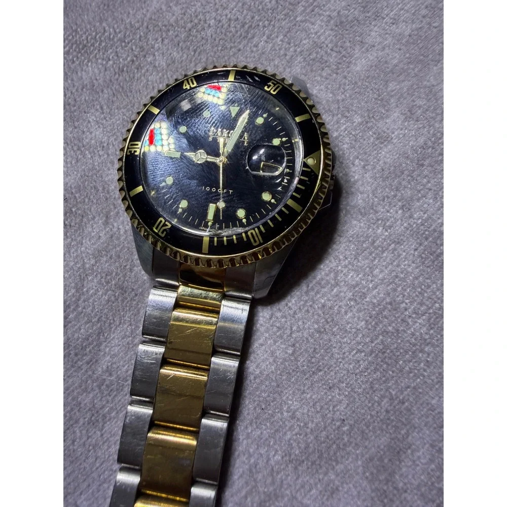 Dakota Stingray Watch Mens Two Tone Stainless Steel Japan Quartz BlackDial1000ft